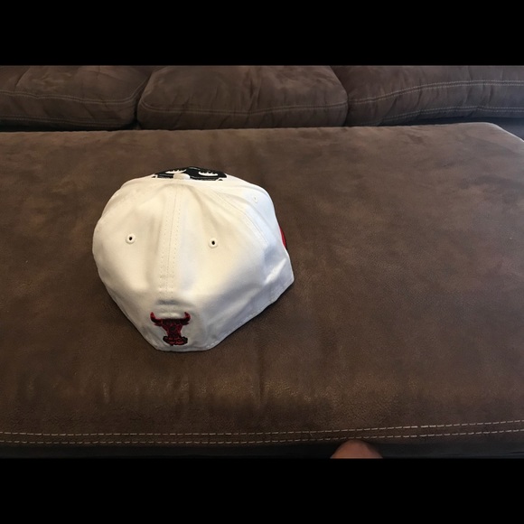 New Era Chicago Bulls Fitted Hat - Picture 3 of 5